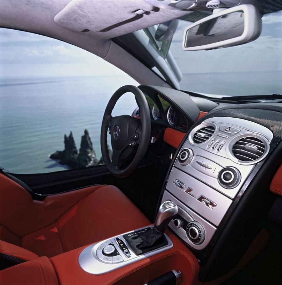  Mercedes-Benz SLR McLaren 2003 года  (фото 102 из 319)